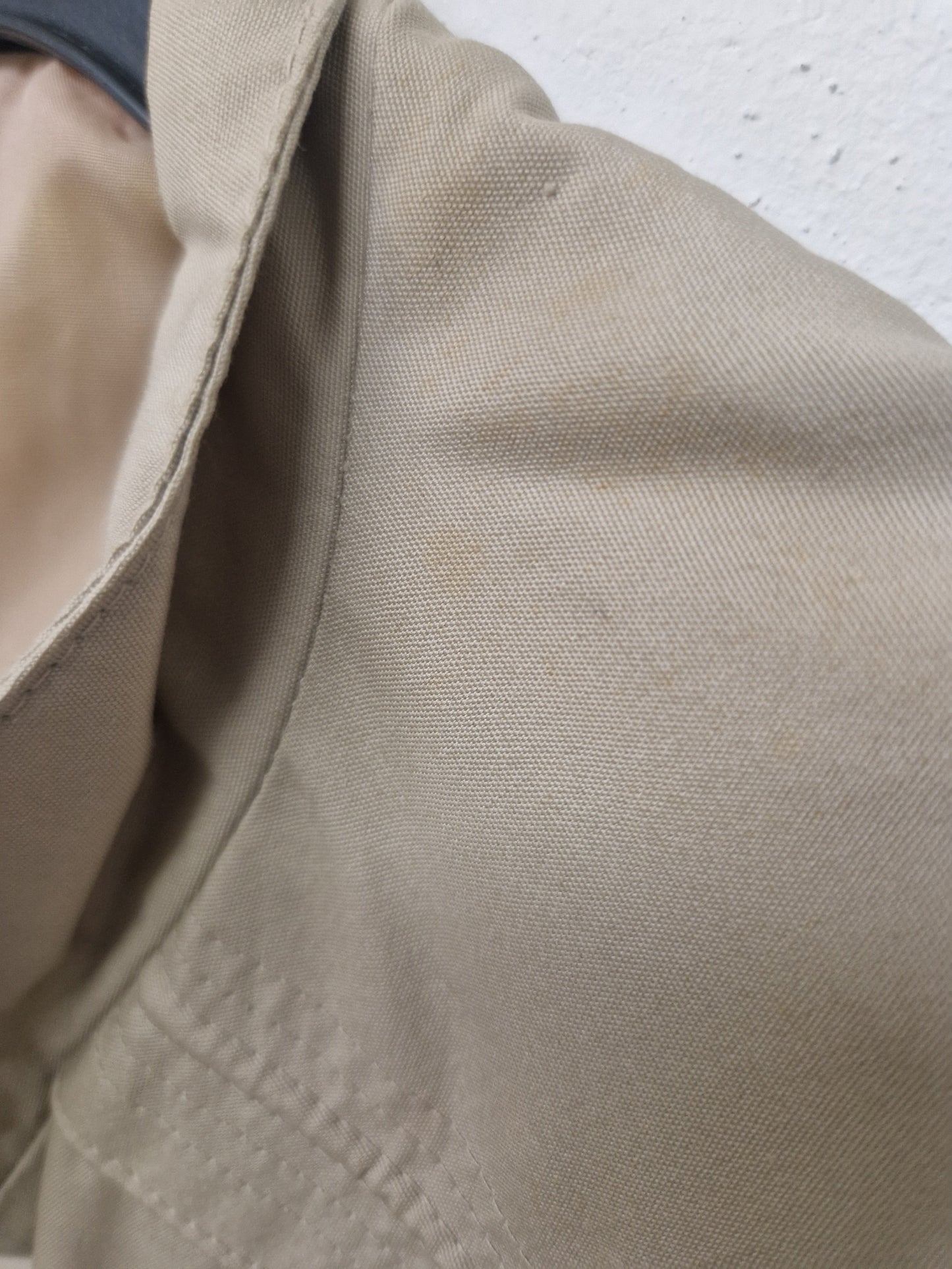 Cream zipped jacket with buttoned collar