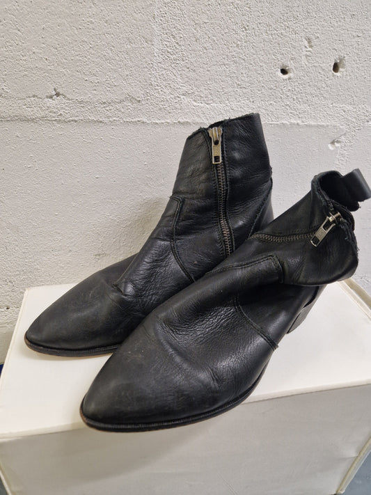 black leather ankle boots with small heel. made in spain