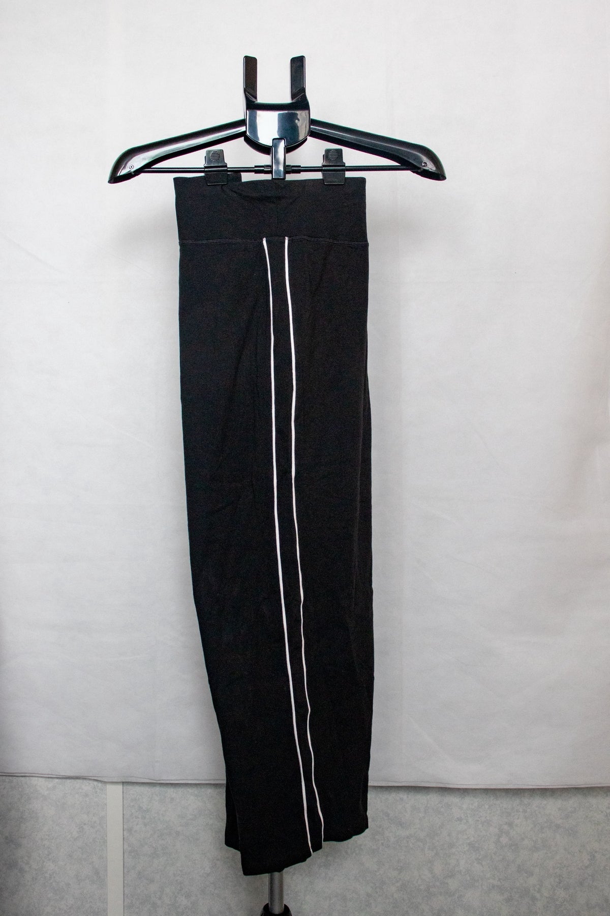 Black Capri/short jogging bottoms