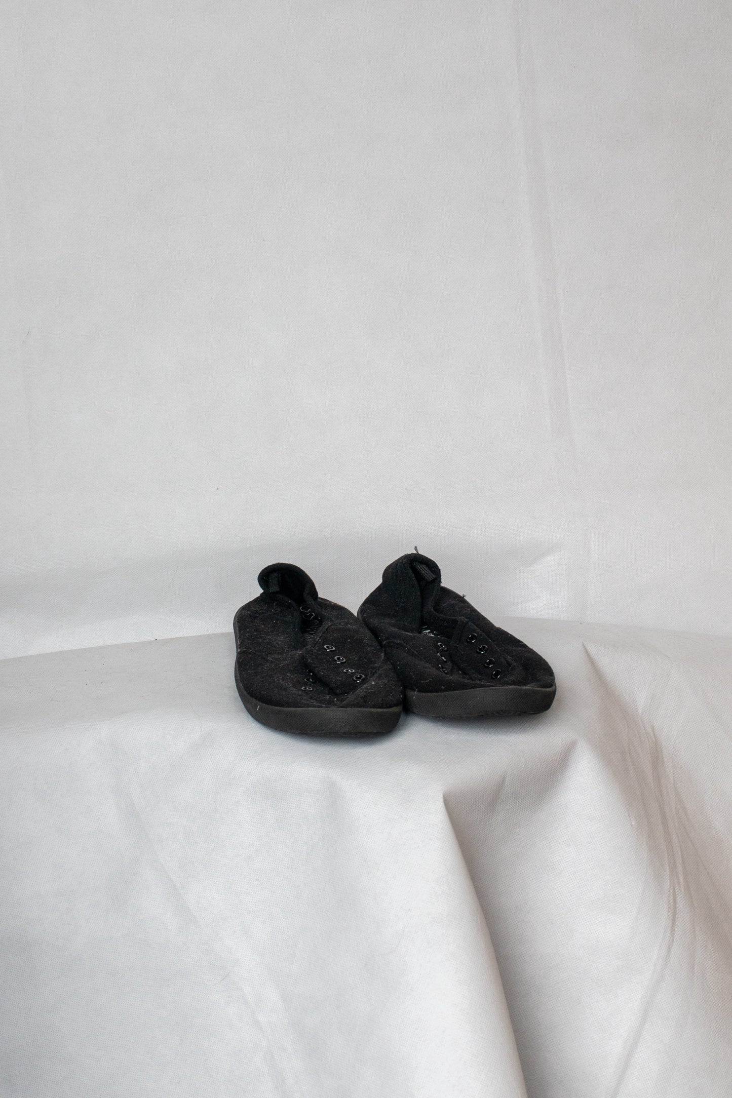 Black plimpsoles