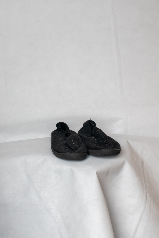 Black plimpsoles