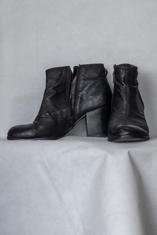 Black heel leather boots