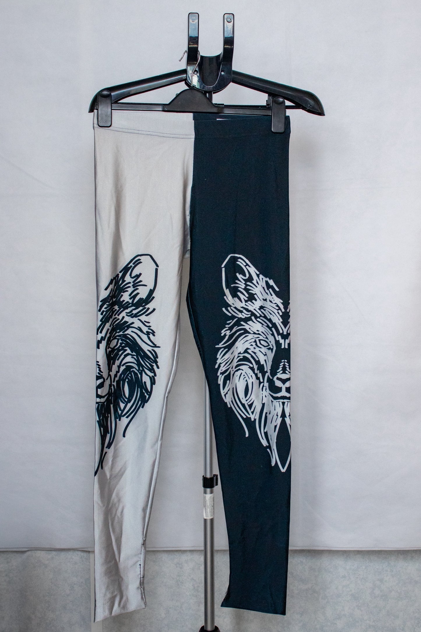 Black and white wolf leggins